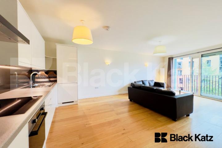 Private Development with balcony & 24 hour concierge  South Central Steedman Street, Elephant and Castle